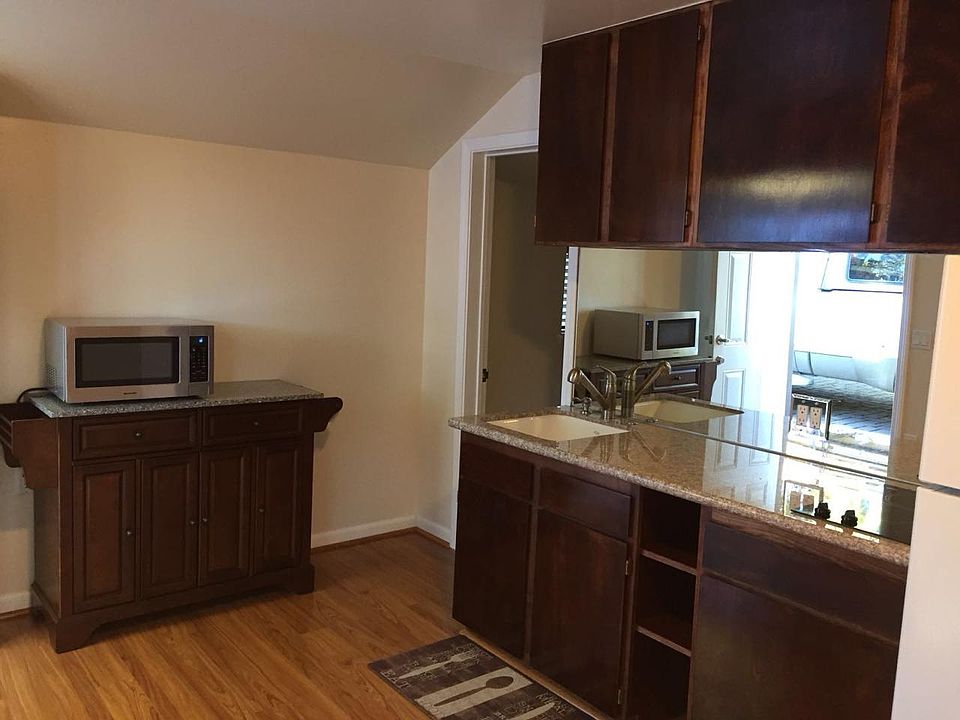 1st image of 921 Crockett Ave #M
