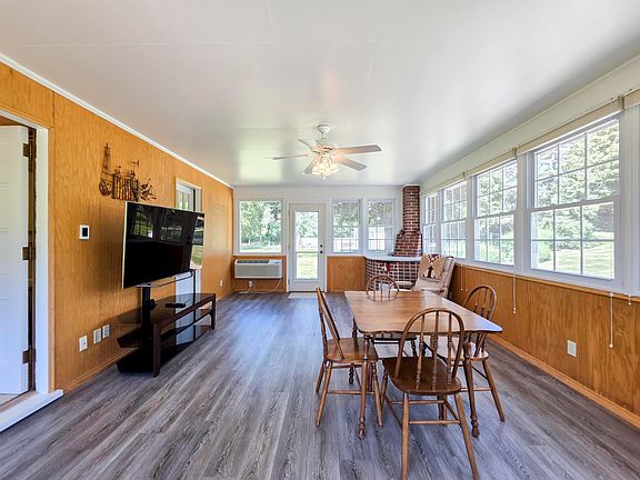 3rd image of 106 Valley View Dr
