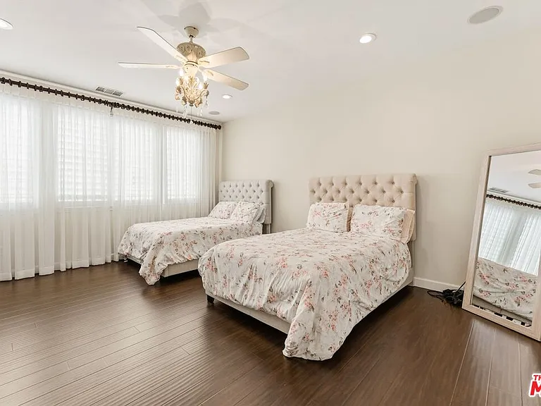 11564 Apulia Ct — Photo 35