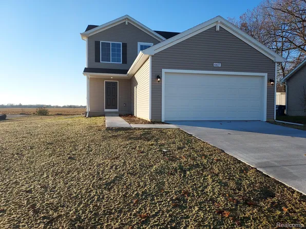 6927 Bay View Dr, Swartz Creek, MI 48473