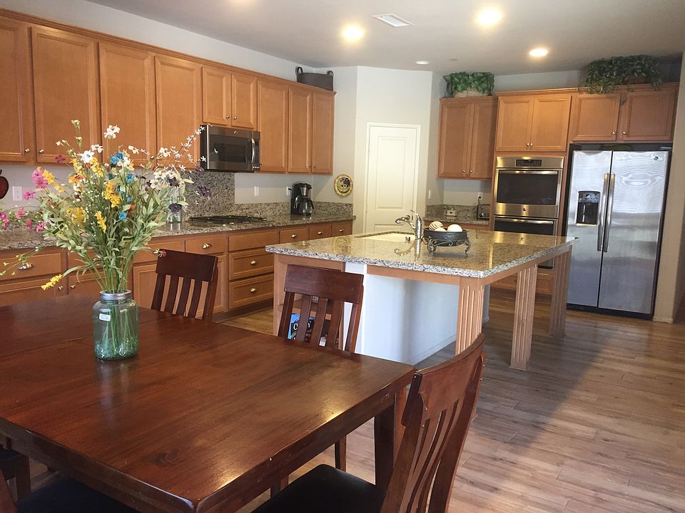Chef's kitchen w/double oven