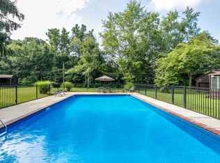 33 Delaware Ave, Commack, NY 11725