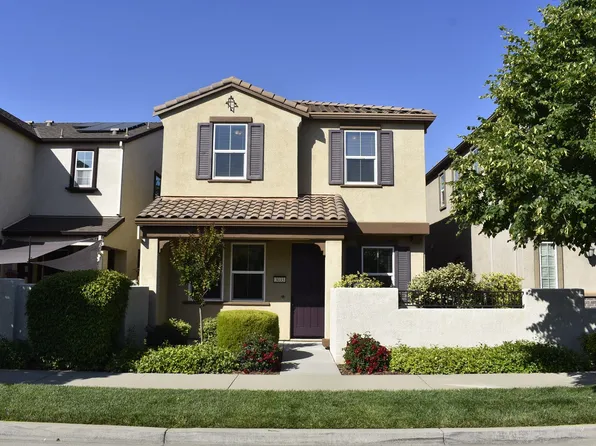 3033 Village Park Dr, Roseville, CA 95747