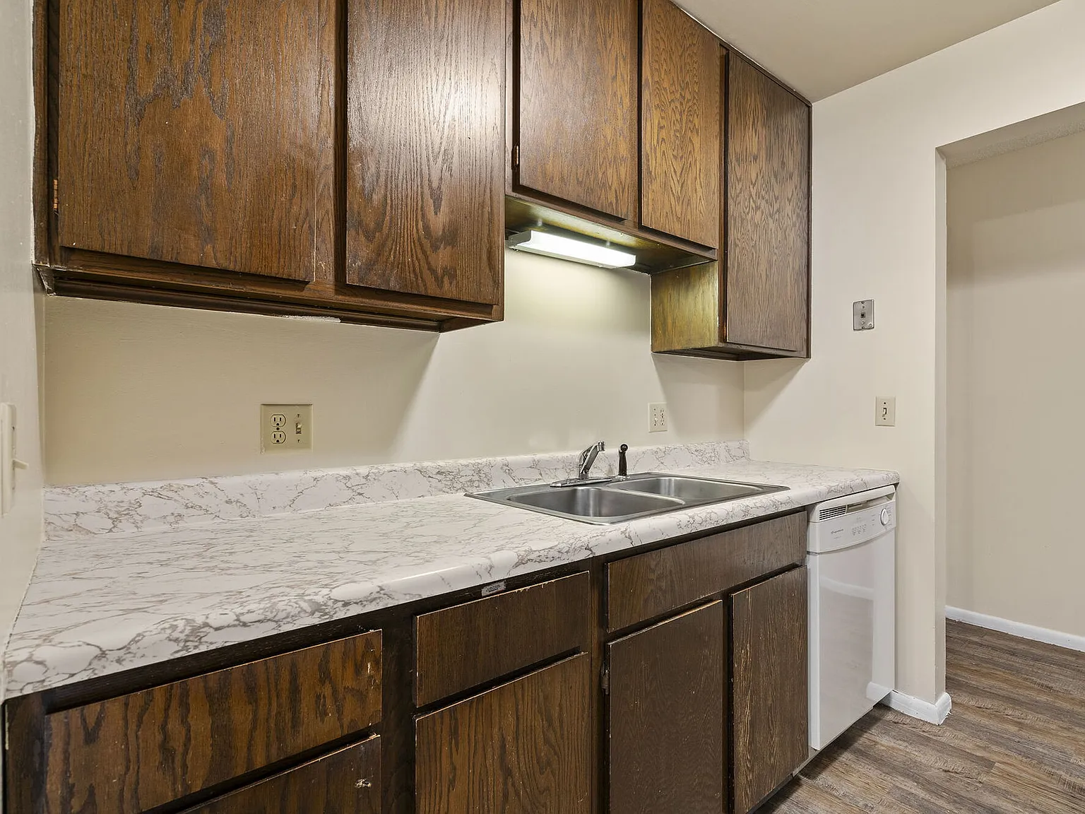 Cedarwood West Apartments — Photo 3