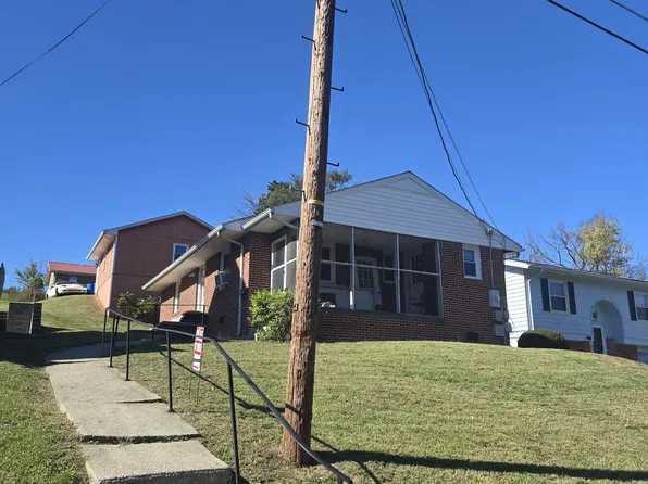 815 Grayson Ave, Waynesboro, VA 22980