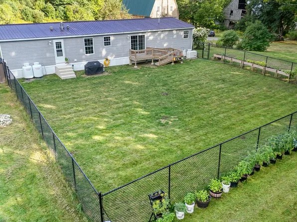 70 Mcquilkin Road, Solon, ME 04979