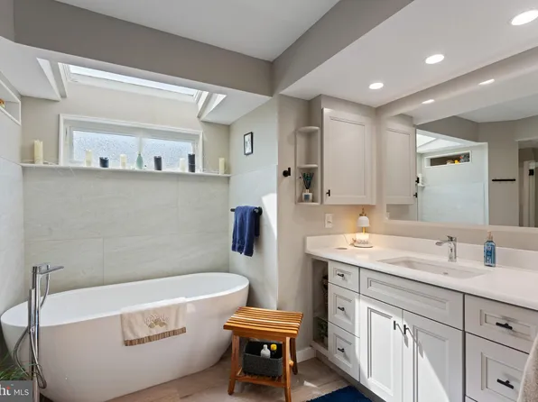 203 Dayton Ave, Toms River, NJ 08753