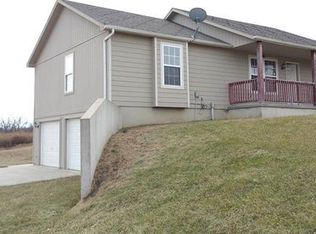 24601 Garrett Rd, McLouth, KS 66054