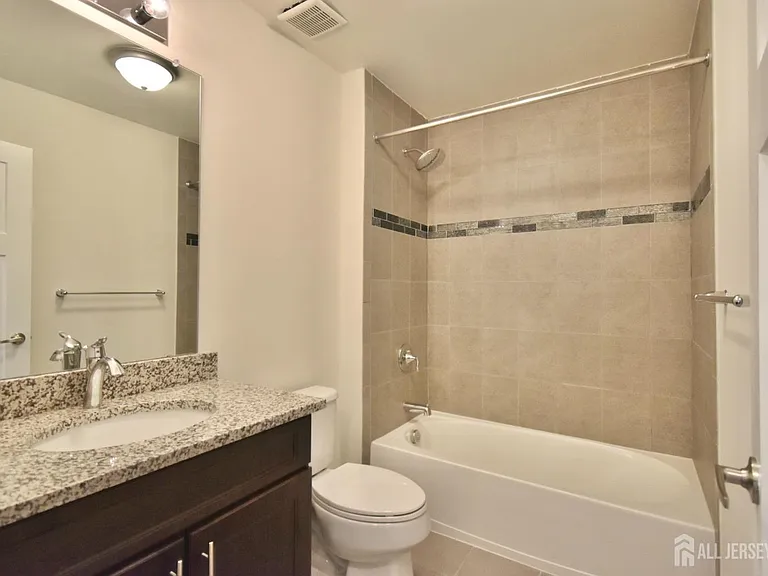 61 McCormick Ave S — Photo 19
