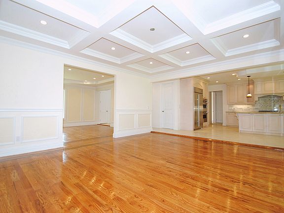 5th image of 33 Arbor Ln