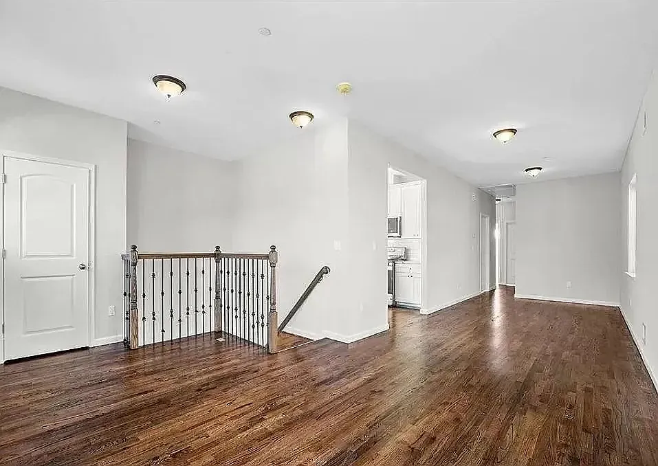3 bed, 1300 sqft, $3,000 — Photo 4
