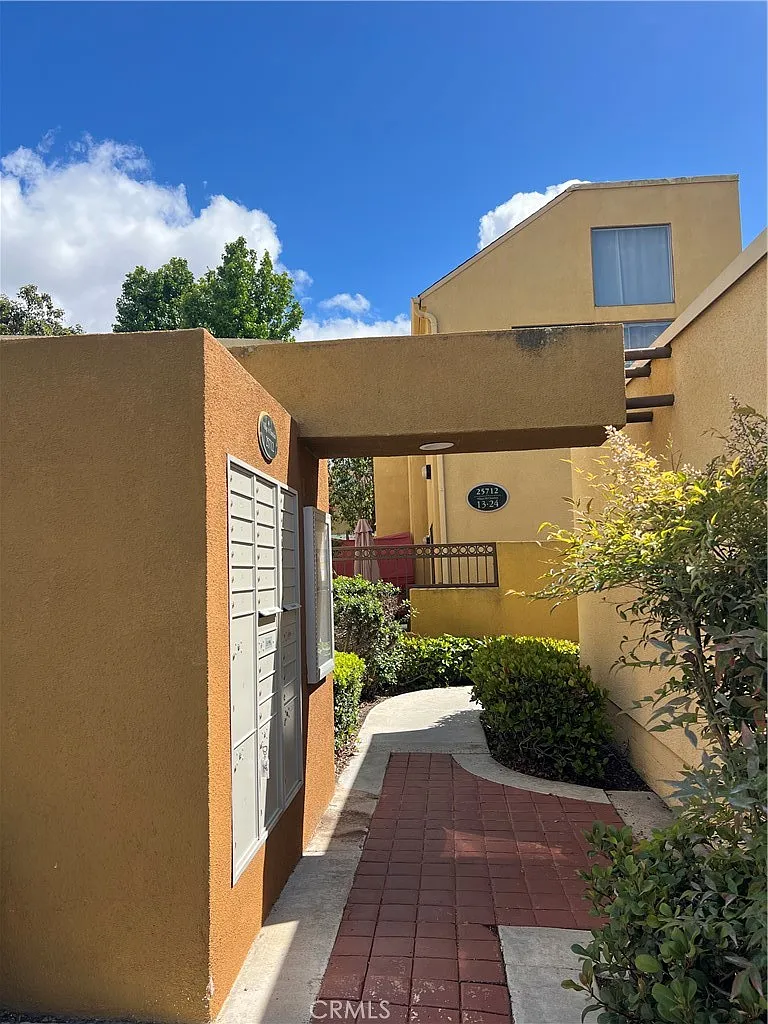 Building Photo - 25712 Le Parc #19