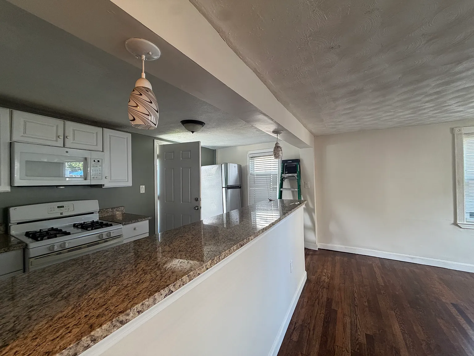14 Amity St — Photo 3