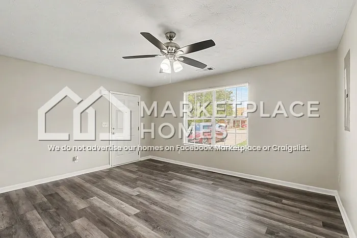 3 bed, 2.0 bath, 1086 sqft, $1,649 — Photo 3