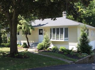 953 Franklin Tpke, Allendale, NJ 07401