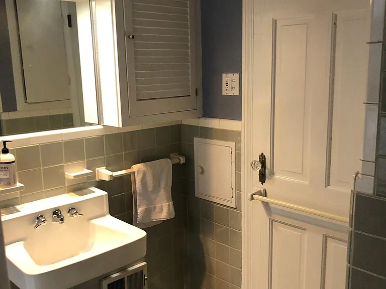 126 N Wilson Ave — Photo 8