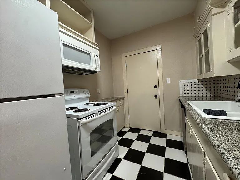 302 W Saulnier St #2 — Photo 9