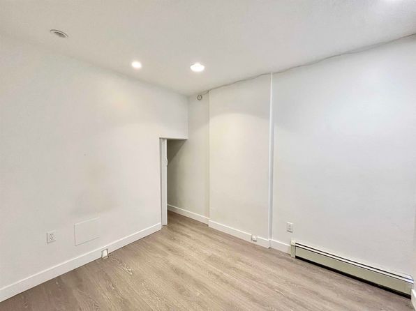3237 E 20th Ave, Vancouver, BC V5M 2V6