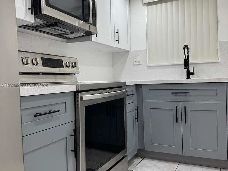 705 NE 2nd St #11 — Photo 8