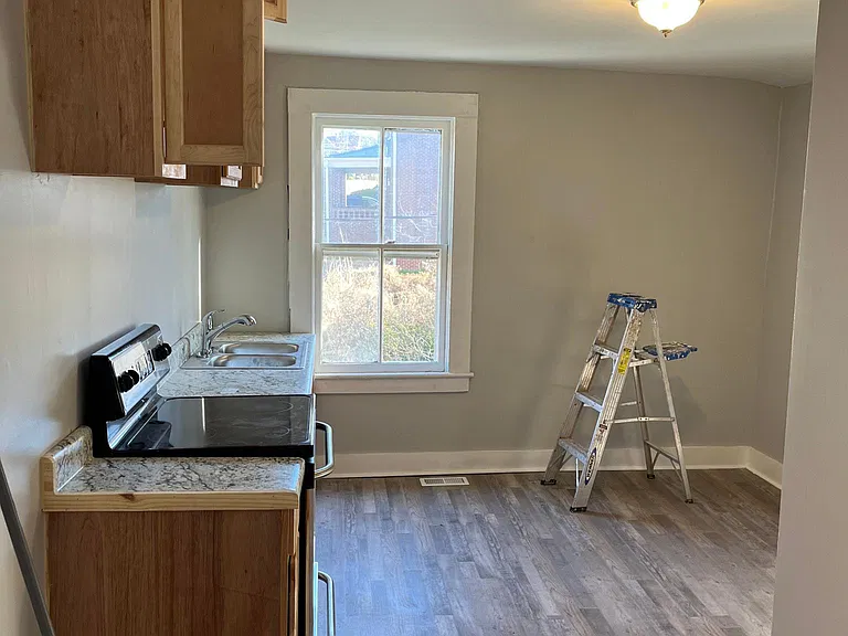 229 Holbrook St — Photo 8