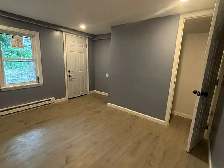 137 W Water St — Photo 23