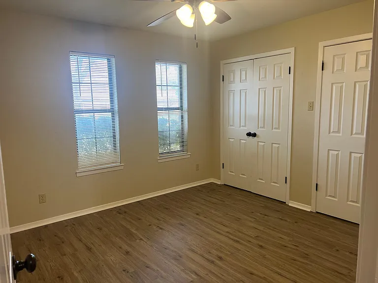 1653 Parkview Dr — Photo 22
