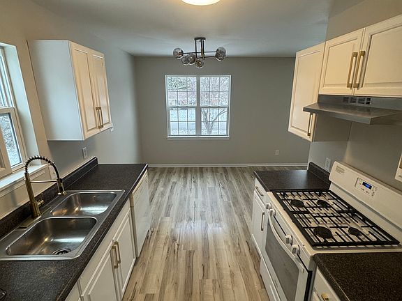 5th image of 6057 Cleveland Cir APT B