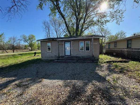 420 N Caney St, Copan, OK 74022