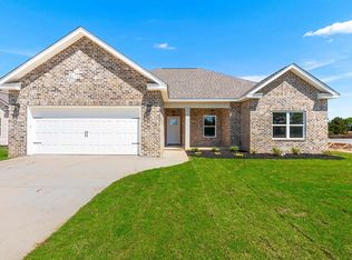 124 Early Dr, Byron, GA 31008
