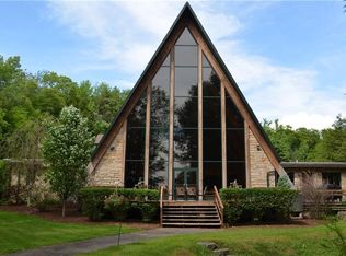 543 Peninsula Dr, Central City, PA 15926