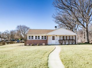 828 E Hawley St, Mundelein, IL 60060