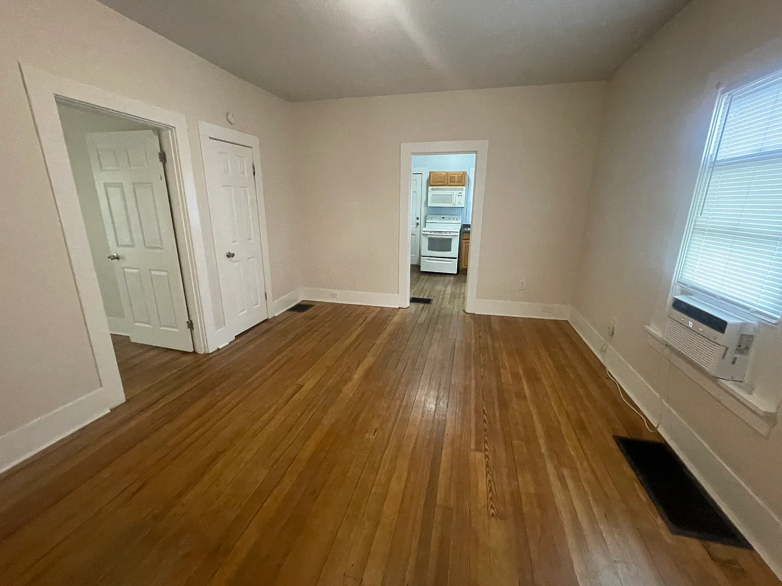 1721 Bloomfield Rd — Photo 2