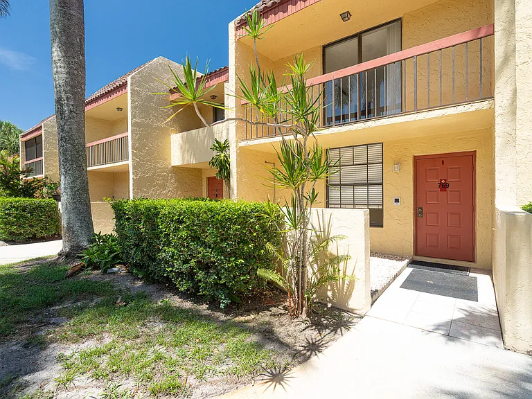 769 SE 1st Way — Photo 41