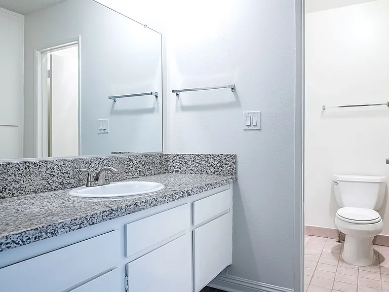 5851 Hazeltine Ave. — Photo 12