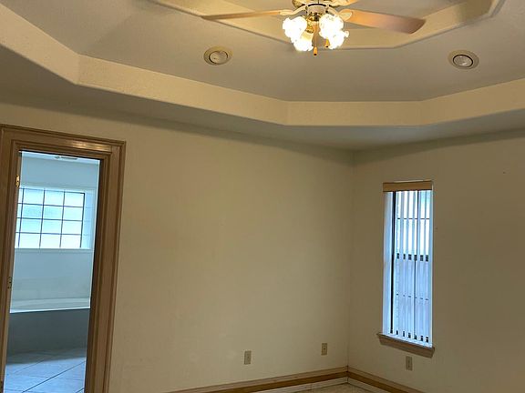 5th image of 508 E Redbud Ave