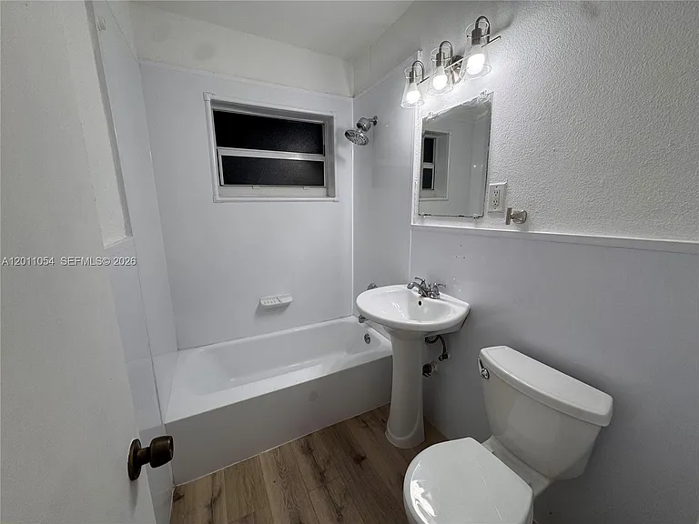 2240 NE 171st St #11 — Photo 8