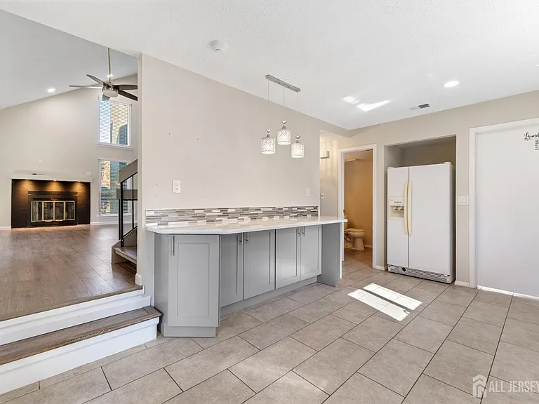 496 Westgate Dr — Photo 20