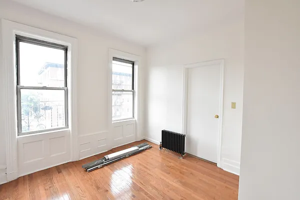 Rented by Clove Realty LLC | media 27