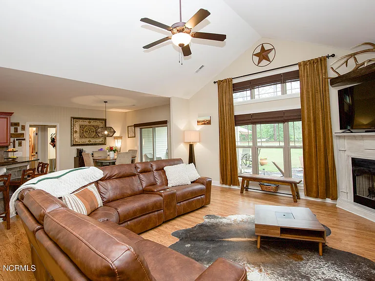 237 Rothbury Dr — Photo 6