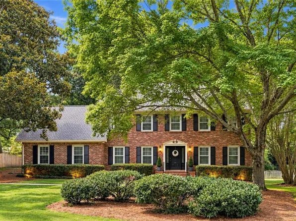 4978 Heatherdale Ln, Dunwoody, GA 30360