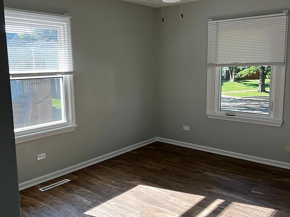 5th image of 127 Egan Ct