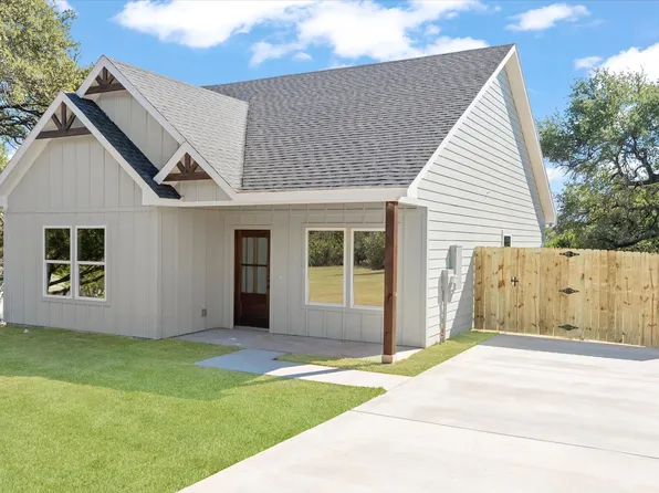 809 Arrowhead Ct, Granbury, TX 76048