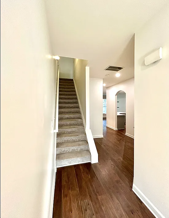 3 bed, 2.5 bath, 1845 sqft, $3,200 — Photo 2
