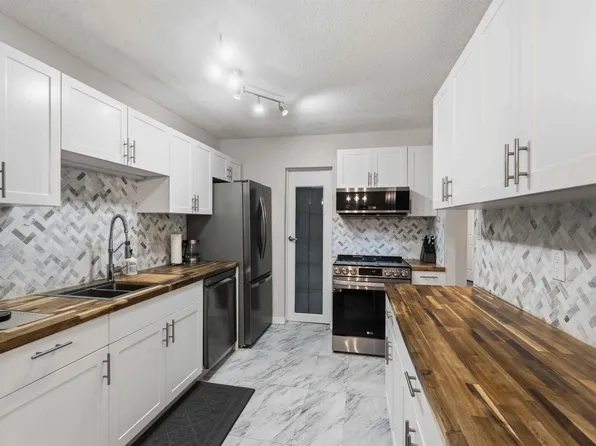 5740 172nd St NW, Edmonton, AB T6M 1B4