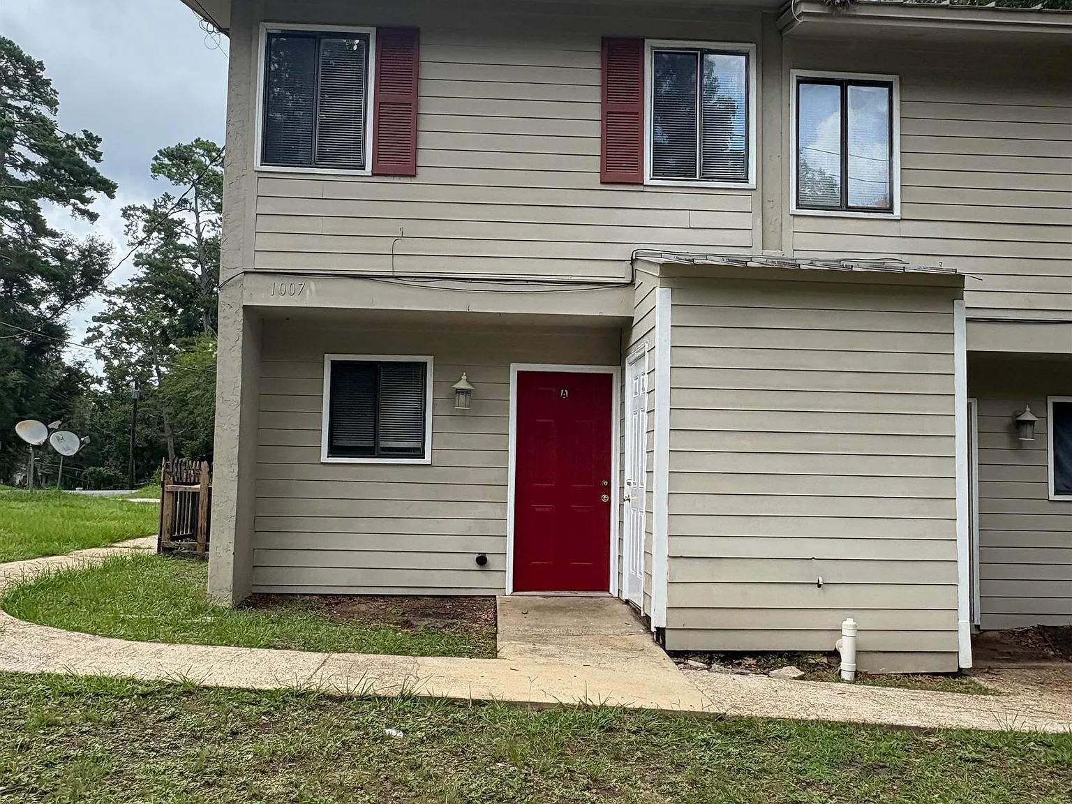 2 bed, 1.5 bath, 1000 sqft, $1,050 — Photo 2