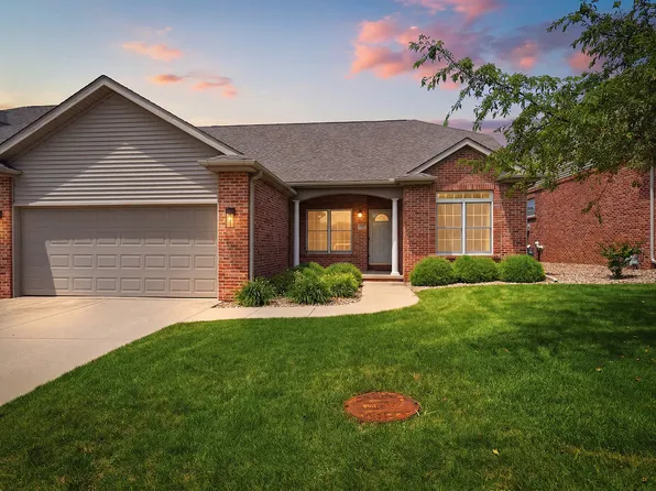 5 Spring Ridge Cir, Bloomington, IL 61704
