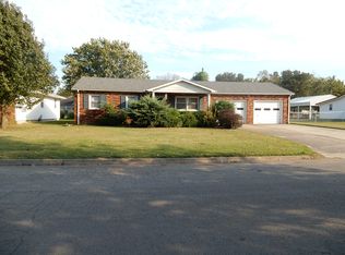 104 E Clarman Dr, Chaffee, MO 63740
