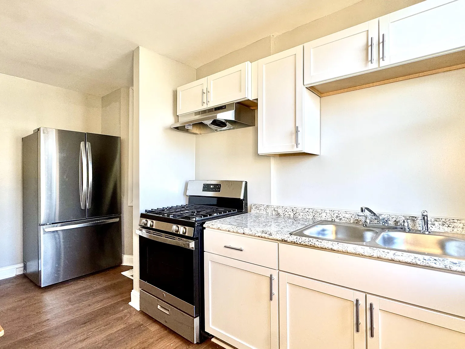 4 bed, 2.0 bath, 1200 sqft, $888 — Photo 3