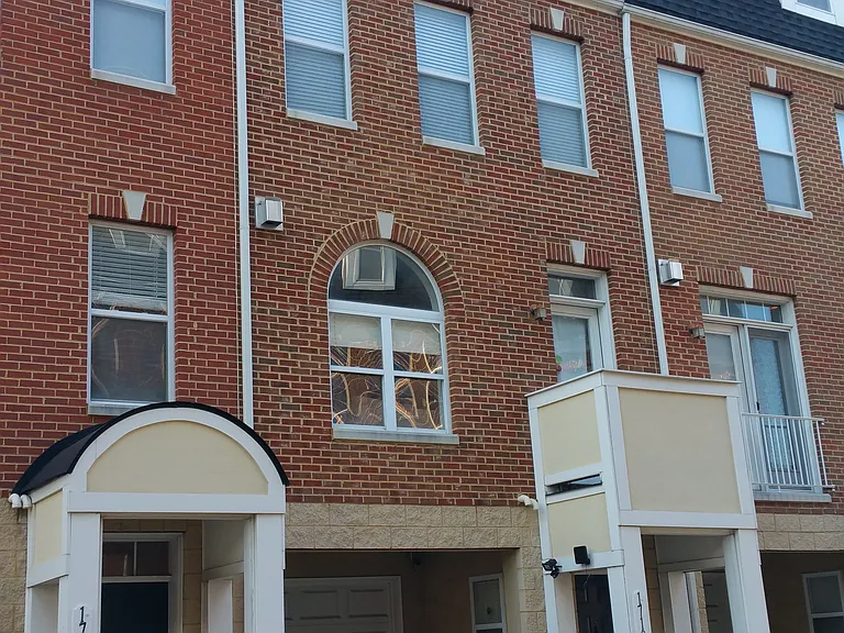 1718 Mount Pleasant Ave — Photo 22