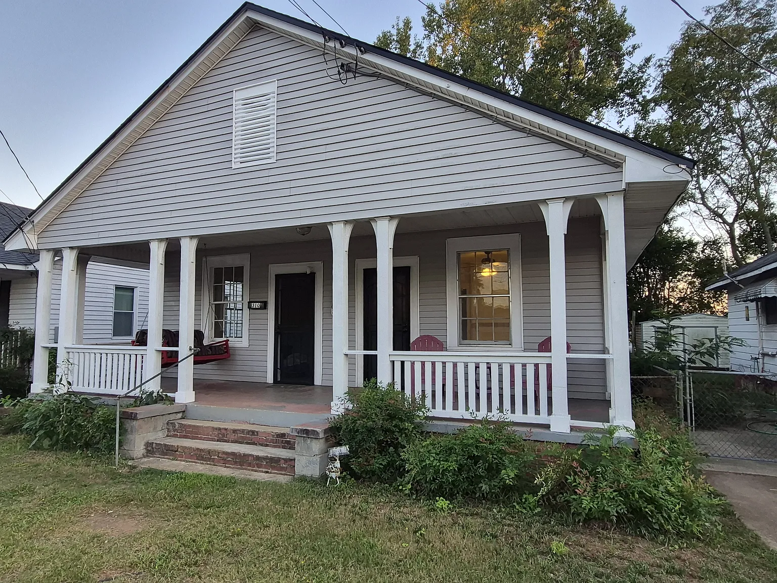 2 bed, 1080 sqft, $1,100 — Photo 1